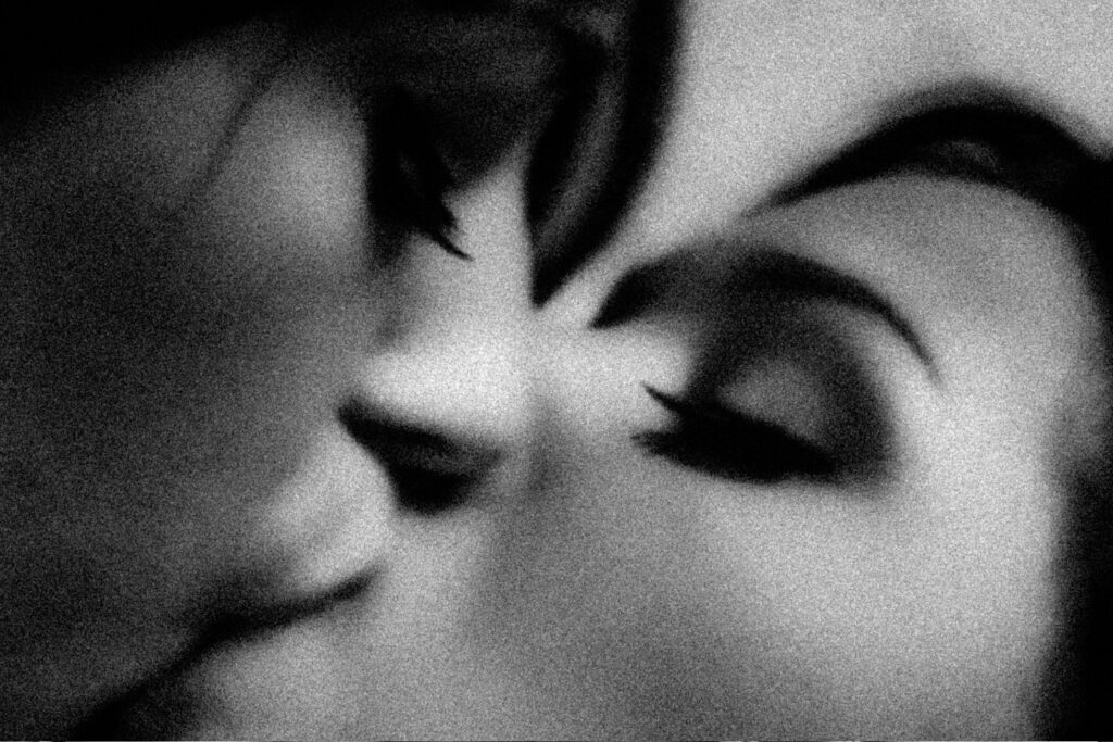 Conto Erótico Lésbico o Clube Secreto (1)